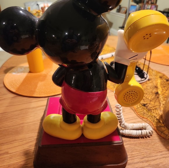 Mickey Mouse Vintage Telephone with Yellow Handset - Picture 4 of 7
